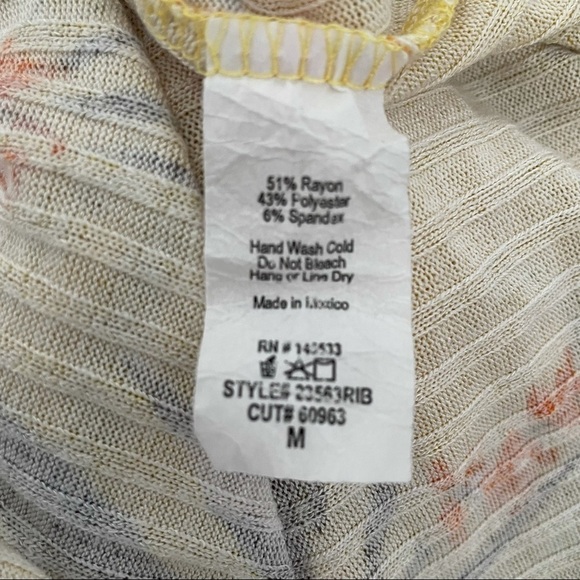 Anthropologie W5 High Neck Floral Ribbed Top Size Medium Button Back Detail - Picture 5 of 7